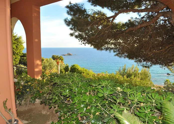 With Sea View And Pool - Corfu *